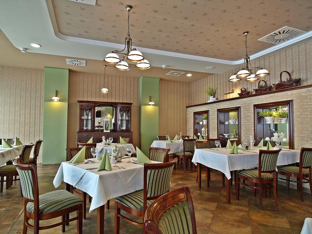 Hotel Fajkier Kroczyce Extérieur photo